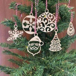 6 Parça Kırmızı Beyaz İpli Noel Babalı ve Kar Tanesi Model Ahşap Yılbaşı Ağaç Süsü 6 Parça Kırmızı Beyaz İpli Noel Babalı ve Kar Tanesi Model Ahşap Yılbaşı Ağaç Süsü