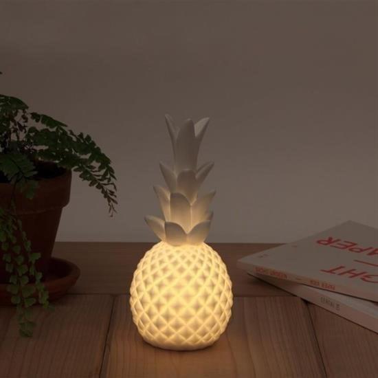 Ananas Şeklinde Desenli Büyük Boy Pilli Masa ve Gece Lambası Ananas Şeklinde Desenli Büyük Boy Pilli Masa ve Gece Lambası