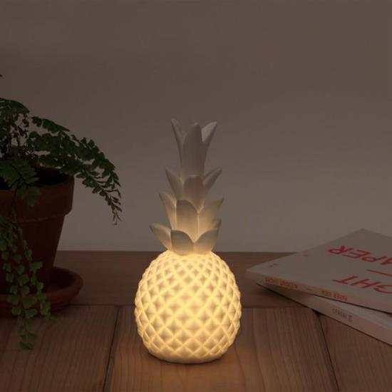 Ananas Şeklinde Desenli Büyük Boy Pilli Masa ve Gece Lambası Ananas Şeklinde Desenli Büyük Boy Pilli Masa ve Gece Lambası