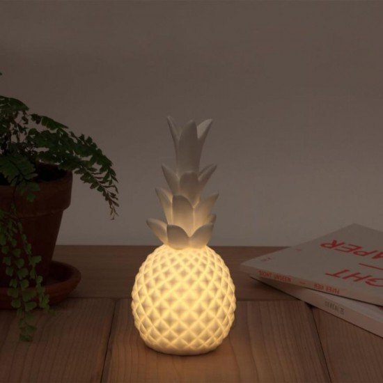 Ananas Şeklinde Desenli Büyük Boy Pilli Masa ve Gece Lambası Ananas Şeklinde Desenli Büyük Boy Pilli Masa ve Gece Lambası
