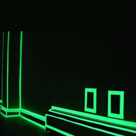 Karanlıkta Işık Veren Yansıyan 4 Metre Fosforlu Yeşil Şerit Bant Karanlıkta Işık Veren Yansıyan 4 Metre Fosforlu Yeşil Şerit Bant