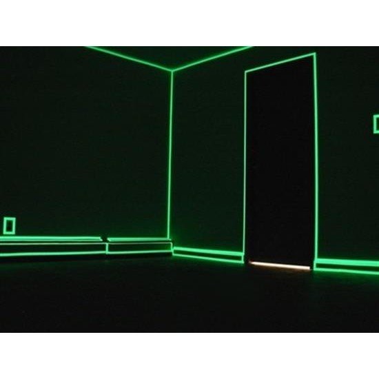 Karanlıkta Işık Veren Yansıyan 4 Metre Fosforlu Yeşil Şerit Bant Karanlıkta Işık Veren Yansıyan 4 Metre Fosforlu Yeşil Şerit Bant