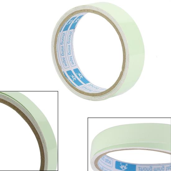 Karanlıkta Işık Veren Yansıyan 4 Metre Fosforlu Yeşil Şerit Bant Karanlıkta Işık Veren Yansıyan 4 Metre Fosforlu Yeşil Şerit Bant