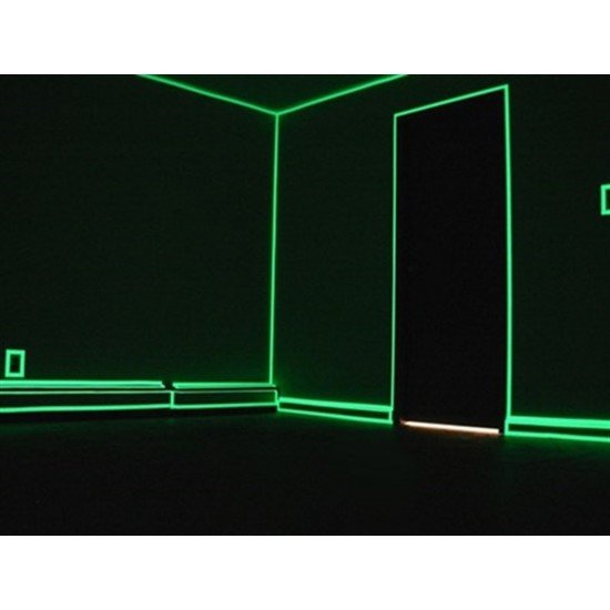 Karanlıkta Işık Veren Yansıyan 4 Metre Fosforlu Yeşil Şerit Bant Karanlıkta Işık Veren Yansıyan 4 Metre Fosforlu Yeşil Şerit Bant