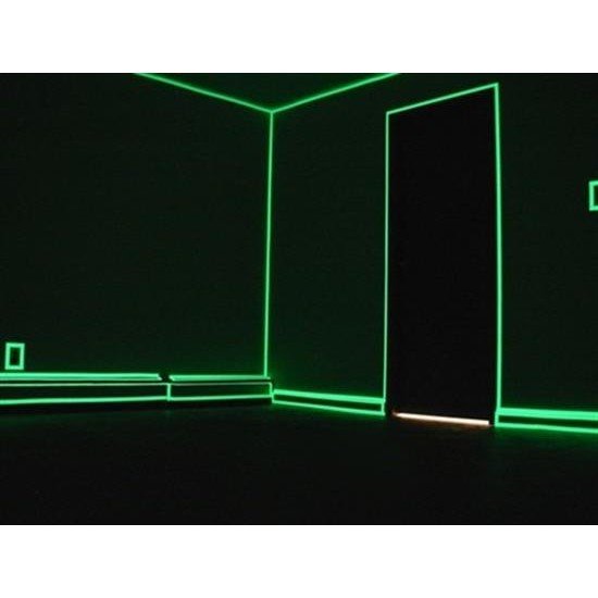 Karanlıkta Işık Veren Yansıyan 4 Metre Fosforlu Yeşil Şerit Bant Karanlıkta Işık Veren Yansıyan 4 Metre Fosforlu Yeşil Şerit Bant