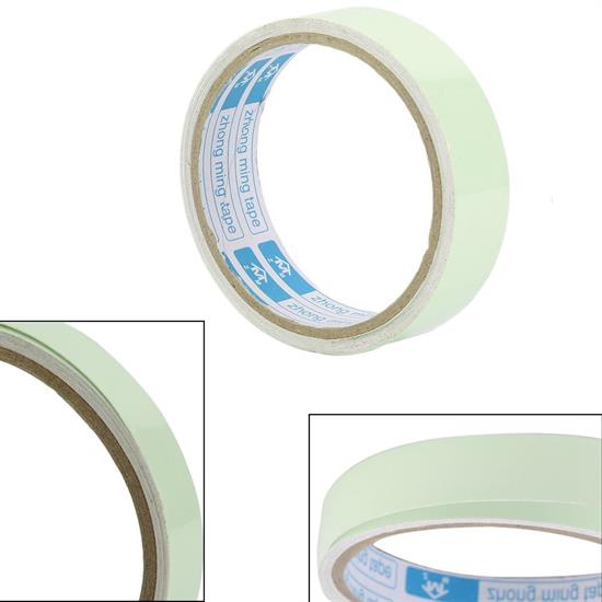 Karanlıkta Işık Veren Yansıyan 4 Metre Fosforlu Yeşil Şerit Bant Karanlıkta Işık Veren Yansıyan 4 Metre Fosforlu Yeşil Şerit Bant