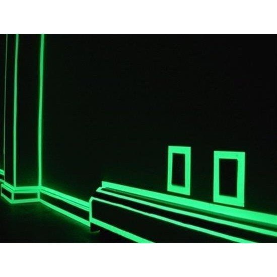 Karanlıkta Işık Veren Yansıyan 4 Metre Fosforlu Yeşil Şerit Bant Karanlıkta Işık Veren Yansıyan 4 Metre Fosforlu Yeşil Şerit Bant