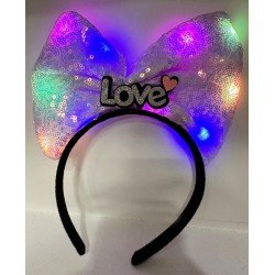 Led Işıklı 3 Farklı Fonksiyonda Yanan Gümüş Love Yazılı Lila Fiyonk Taç 20X17 cm Led Işıklı 3 Farklı Fonksiyonda Yanan Gümüş Love Yazılı Lila Fiyonk Taç 20X17 cm