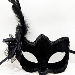 Siyah Renk Yandan Tüylü Süet Kaplama A Kalite Lüks Parti Maskesi 20x23 cm Siyah Renk Yandan Tüylü Süet Kaplama A Kalite Lüks Parti Maskesi 20x23 cm