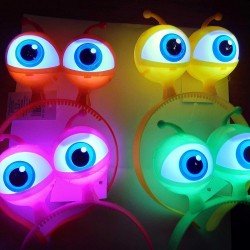 Rengarenk 3 Farklı Fonksiyonda Yanan Led Işıklı Uzaylı Göz Taç 1 Adet 18x12 cm