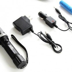 Polis El Feneri: Zoomlu + Sellektörlü + Şarjlı El Feneri (500 metre) Polis El Feneri: Zoomlu + Sellektörlü + Şarjlı El Feneri (500 metre)